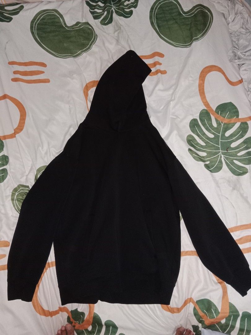 Uniqlo C Black Sweat Pullover Hoodie (Category: Hoodies) located in Manila. Submitted by apollo555 (Listing ID 1465085924, Image 2). Description: - Brand/Collection: Uniqlo C Collection - Color: Classic Black - Fit: Oversized fit through body and sleeves - Material: Heavyweight fabric with clean structure, ribbed cuffs and hem - Features: Minimalist design with practical vertical side pockets - Condition: Washed only a few times, no fading, no st