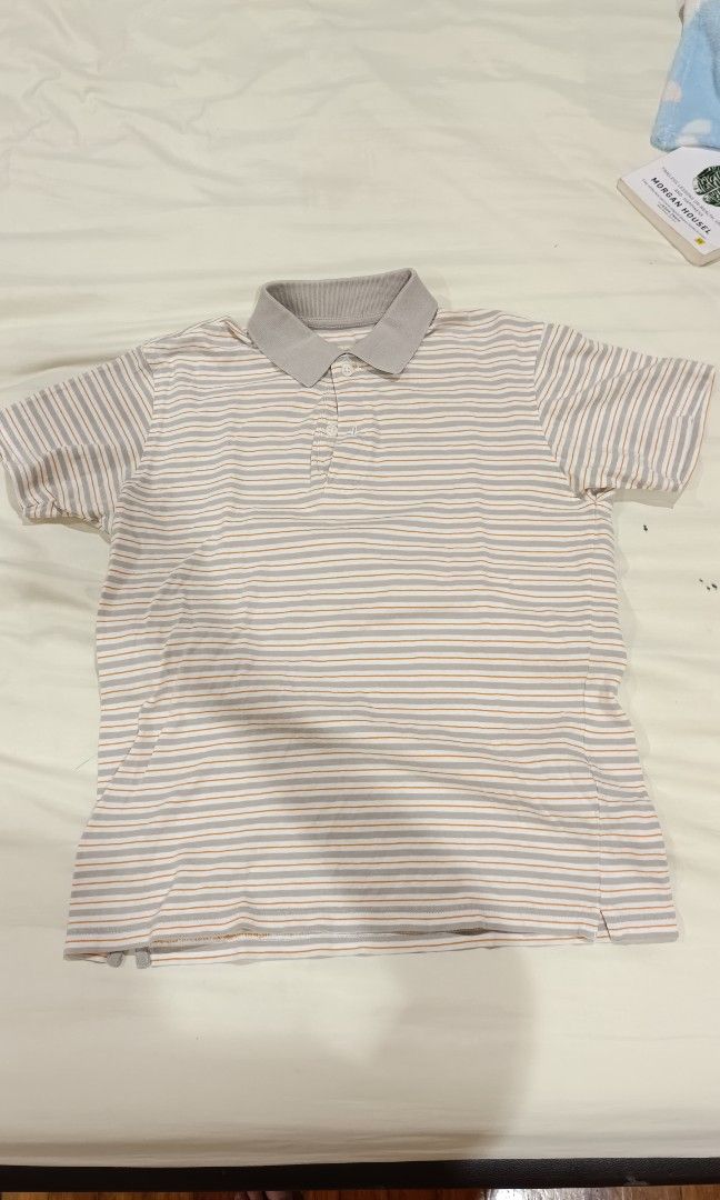 Uniqlo Collared tshirt small (Category: Tshirts & Polo Shirts ) located in Makati City. Submitted by jstreasuredfinds (Listing ID 1465102926, Image 1). Description: Uniqlo Collared tshirt Size Small on tag.