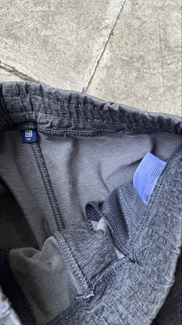 uniqlo gray sweat pants (Category: Babies & Kids Fashion) located in Quezon City. Submitted by dressingroombylech (Listing ID 1464976094, Image 2). Description: .