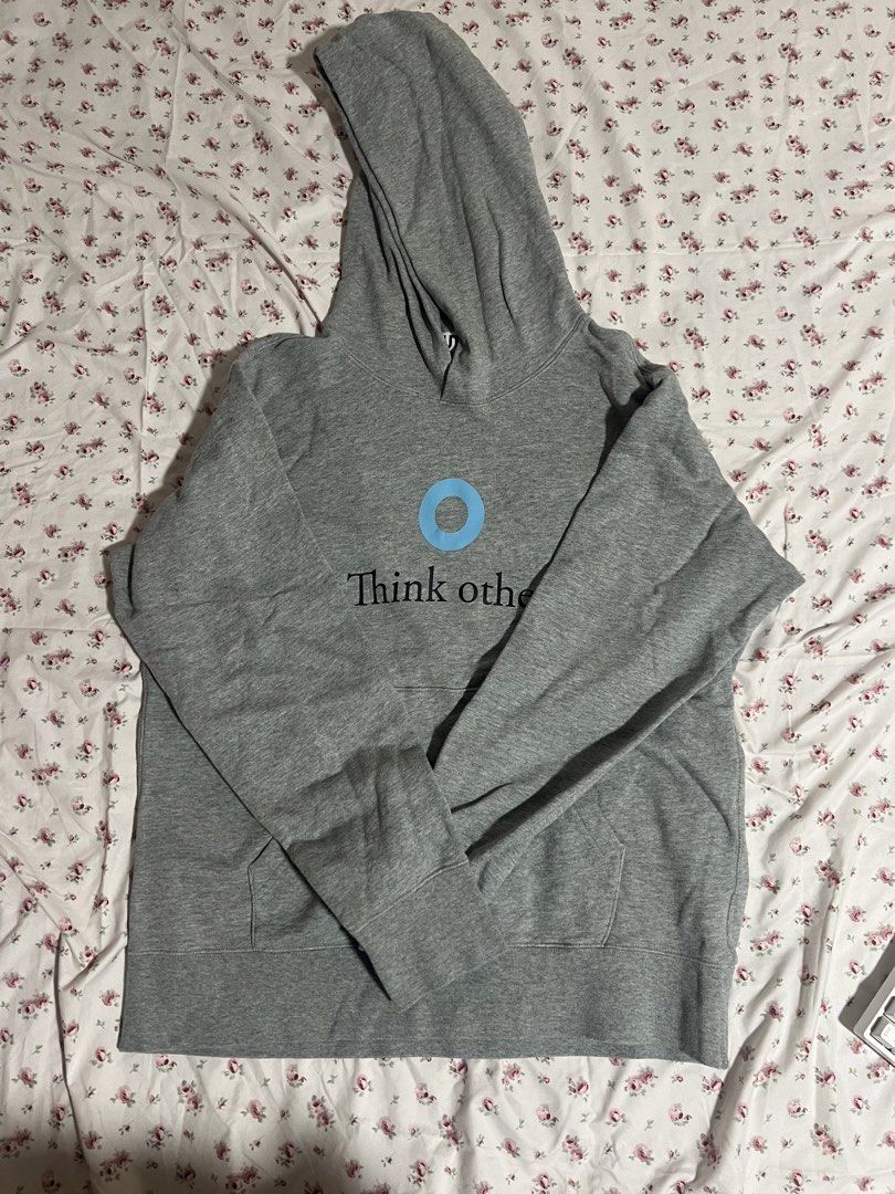 Uniqlo grey hoodie (Category: Coats, Jackets and Outerwear) located in Quezon City. Submitted by ficarts (Listing ID 1465000975, Image 1). Description: Uniqlo UT x Pharrell Williams 'i am OTHER' collection hoodie sweatshirt jacket Has a little bit of an oversized fit for m/l female.