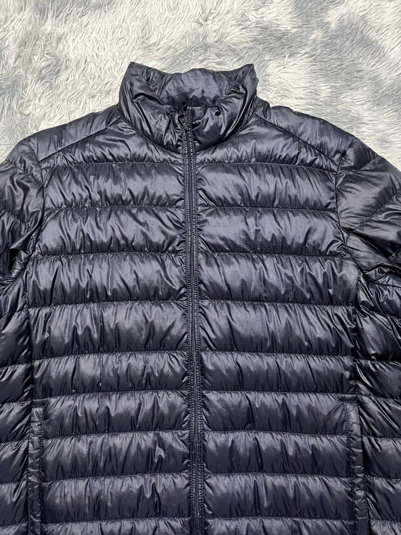 Uniqlo Lightweight Puffer Jacket (Category: Coats, Jackets and Outerwear) located in Sasmuan (Sexmoan). Submitted by winterclothes.ph (Listing ID 1465114656, Image 2). Description: Uniqlo Lightweight Puffer Jacket L on tag Width 22.5 Length 27 Verygood Condition Sign of usage.
