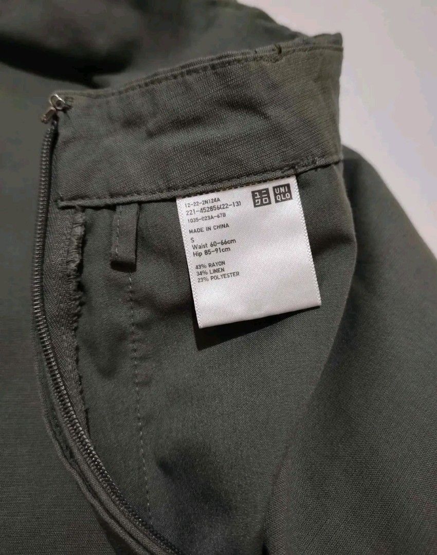 Uniqlo linen skort (Category: Other Bottoms) located in Manila. Submitted by safewhale-01f4 (Listing ID 1465002941, Image 3). Description: uniqlo linen skort small olive green like new.