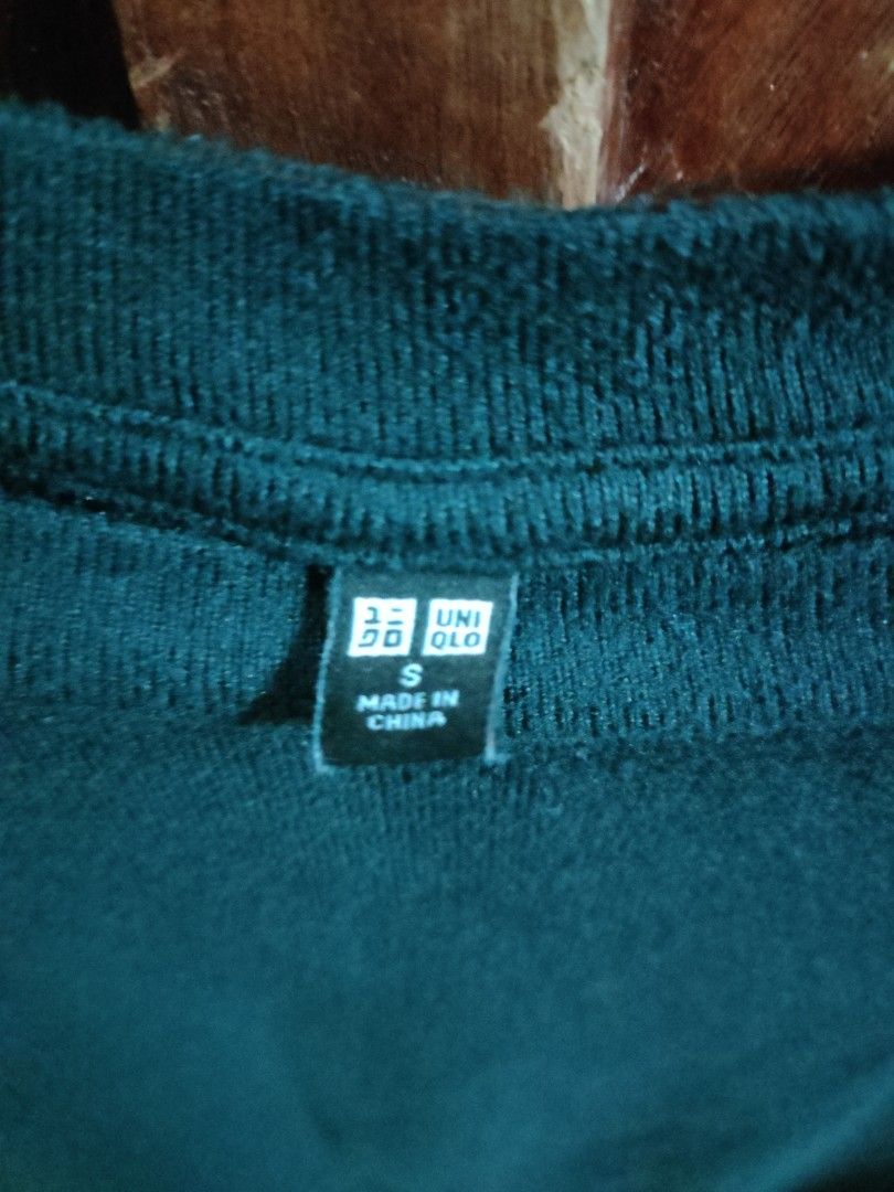 Uniqlo long sleeves (Category: Longsleeves) located in Taguig. Submitted by fundraising_for_althon (Listing ID 1464980205, Image 2). Description: .