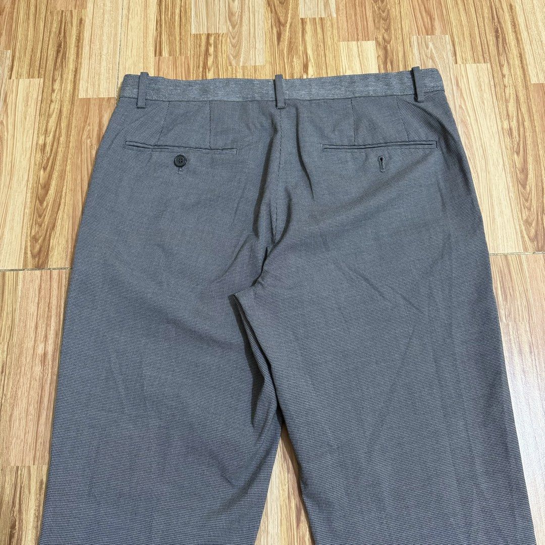 UNIQLO MEN’S EZY ANKLE PANTS (Category: Trousers) located in Manila. Submitted by thrifthing_121102 (Listing ID 1465099048, Image 3). Description: UNIQLO MEN’S EZY ANKLE PANTS •SIZE MEDIUM •WAIST - 32-33” •LENGTH - 36” •HEM - 6.5” •EXCELLENT CONDITION •NO ISSUES ₱599 + SF ✅All items are in excellent to new condition. ✅Color may vary due to lighting. 📦J&T Express or Lalamove Shipping. 💸Gcash Payment. 📍Moonwalk, Paranaque City.
