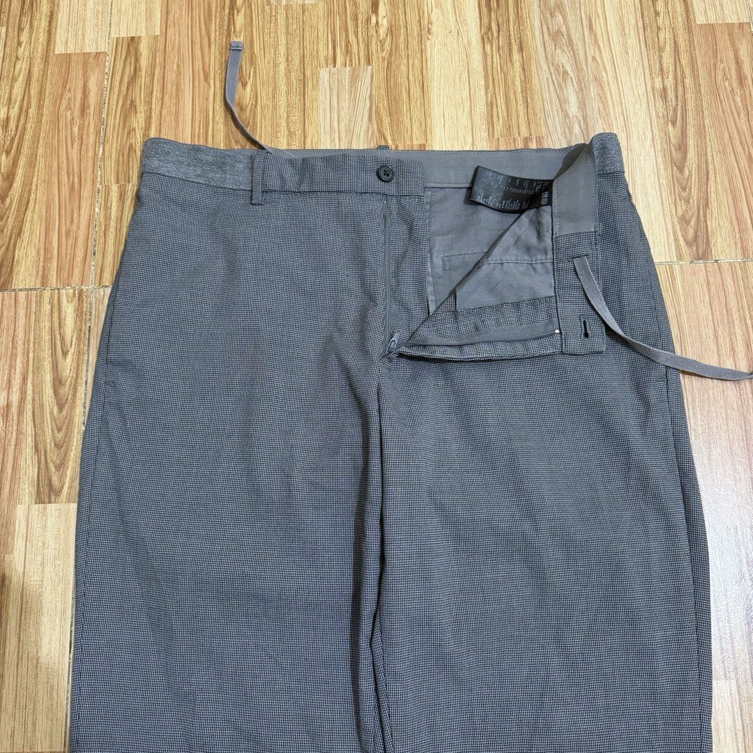 UNIQLO MEN’S EZY ANKLE PANTS (Category: Trousers) located in Manila. Submitted by thrifthing_121102 (Listing ID 1465099048, Image 2). Description: UNIQLO MEN’S EZY ANKLE PANTS •SIZE MEDIUM •WAIST - 32-33” •LENGTH - 36” •HEM - 6.5” •EXCELLENT CONDITION •NO ISSUES ₱599 + SF ✅All items are in excellent to new condition. ✅Color may vary due to lighting. 📦J&T Express or Lalamove Shipping. 💸Gcash Payment. 📍Moonwalk, Paranaque City.
