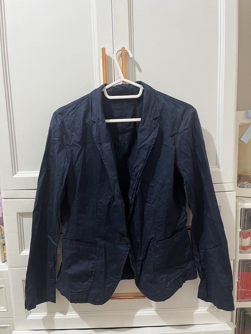Uniqlo Navy Blue Cotton Blazer Size S (Category: Coats, Jackets and Outerwear) located in Pili. Submitted by jhamimin22 (Listing ID 1465061823, Image 1). Description: - Brand: Uniqlo - Color: Navy Blue - Size: S - Material: 100% Cotton - Closure: Single front button - Pockets: Two front patch pockets - Details: Three decorative buttons on each cuff, single back vent - Style: Casual, easy to throw on over any outfit - Condition: Clean tag with gar