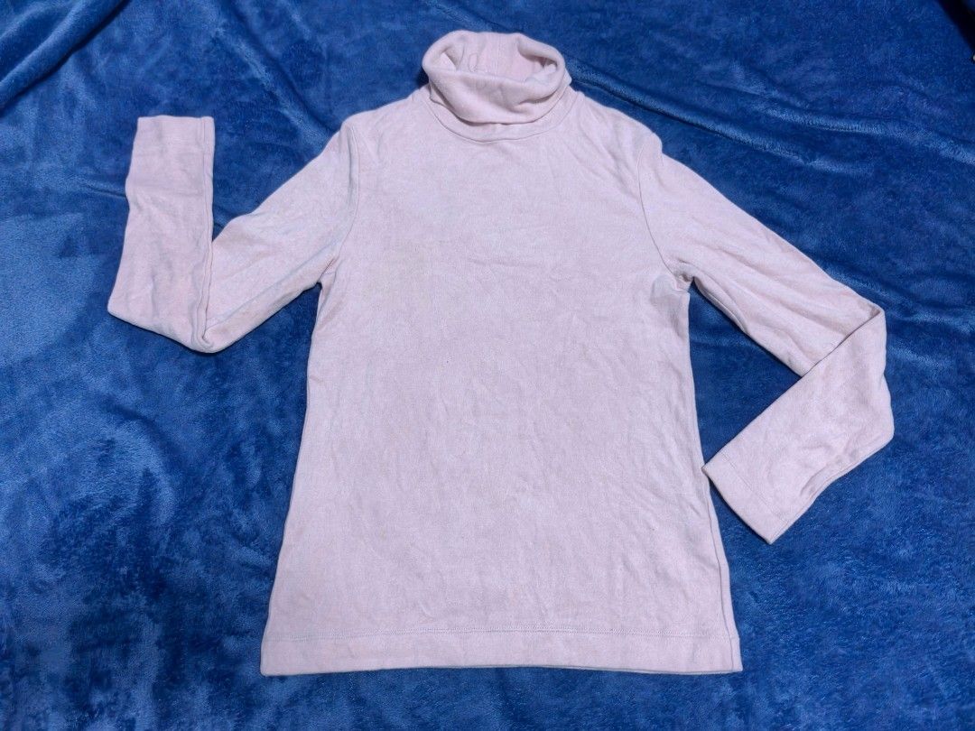 Uniqlo Pink Top, Small (Category: Longsleeves) located in Naga. Submitted by princessta62477 (Listing ID 1465010660, Image 2). Description: .