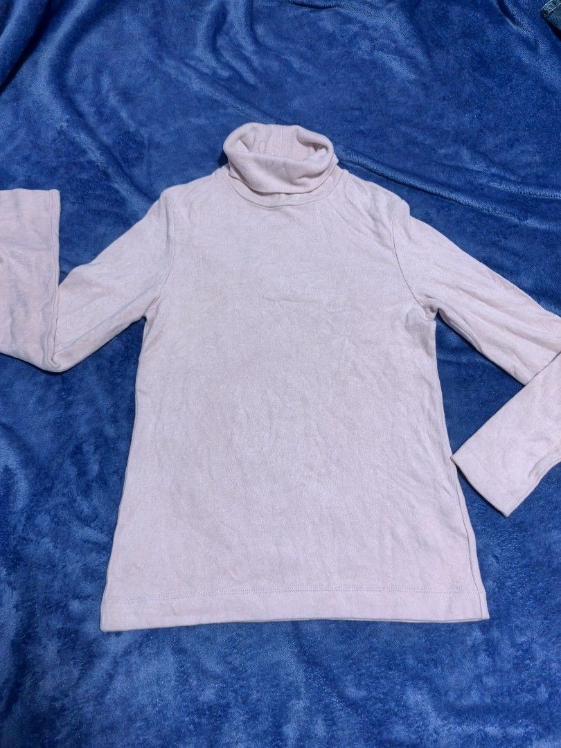 Uniqlo Pink Top, Small (Category: Longsleeves) located in Naga. Submitted by princessta62477 (Listing ID 1465010660, Image 1). Description: .