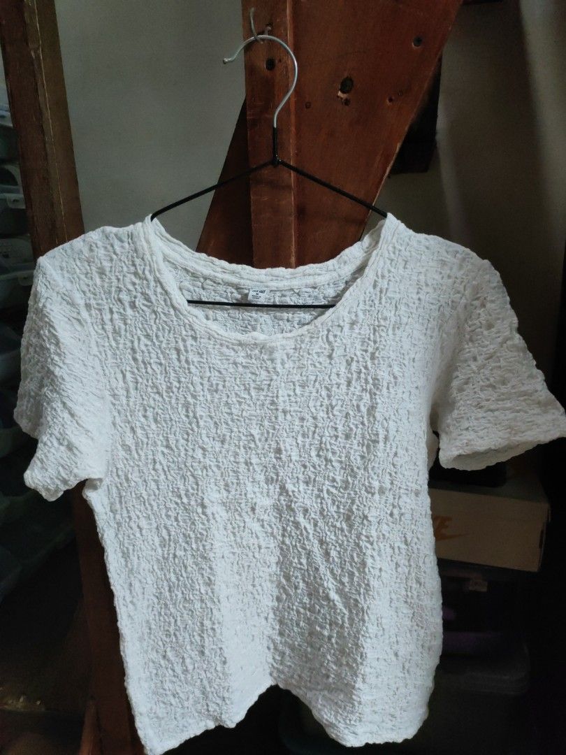 Uniqlo shirt size Medium (Category: Blouses) located in Taguig. Submitted by fundraising_for_althon (Listing ID 1464980811, Image 1). Description: .