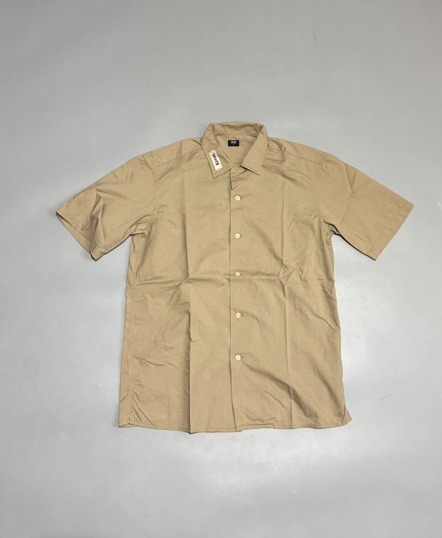 Uniqlo Short Sleeve (Category: Tshirts & Polo Shirts ) located in Isulan. Submitted by rbtcllctn08 (Listing ID 1464974007, Image 1). Description: small to medium 20x26 excellent no issue.