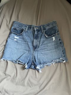 (Category: ) located in . Submitted by chuchis_closet (Listing ID 1465072981, Image 1). Description: .