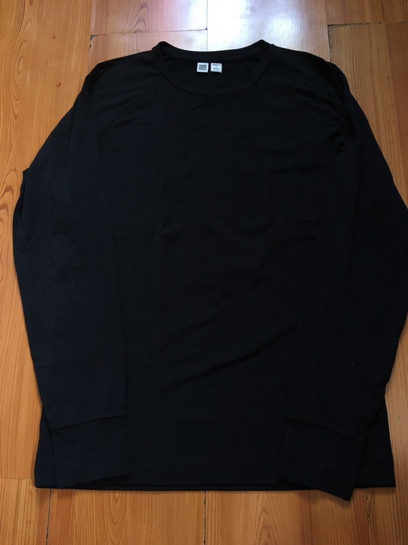 Uniqlo U pullover (Category: Tshirts & Polo Shirts ) located in San Juan City. Submitted by sashoppeepipi (Listing ID 1464973178, Image 1). Description: .