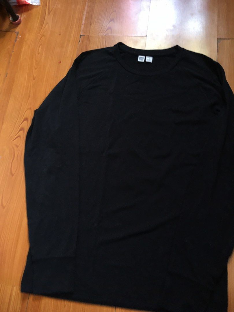 Uniqlo U pullover (Category: Tshirts & Polo Shirts ) located in San Juan City. Submitted by sashoppeepipi (Listing ID 1464973178, Image 2). Description: .