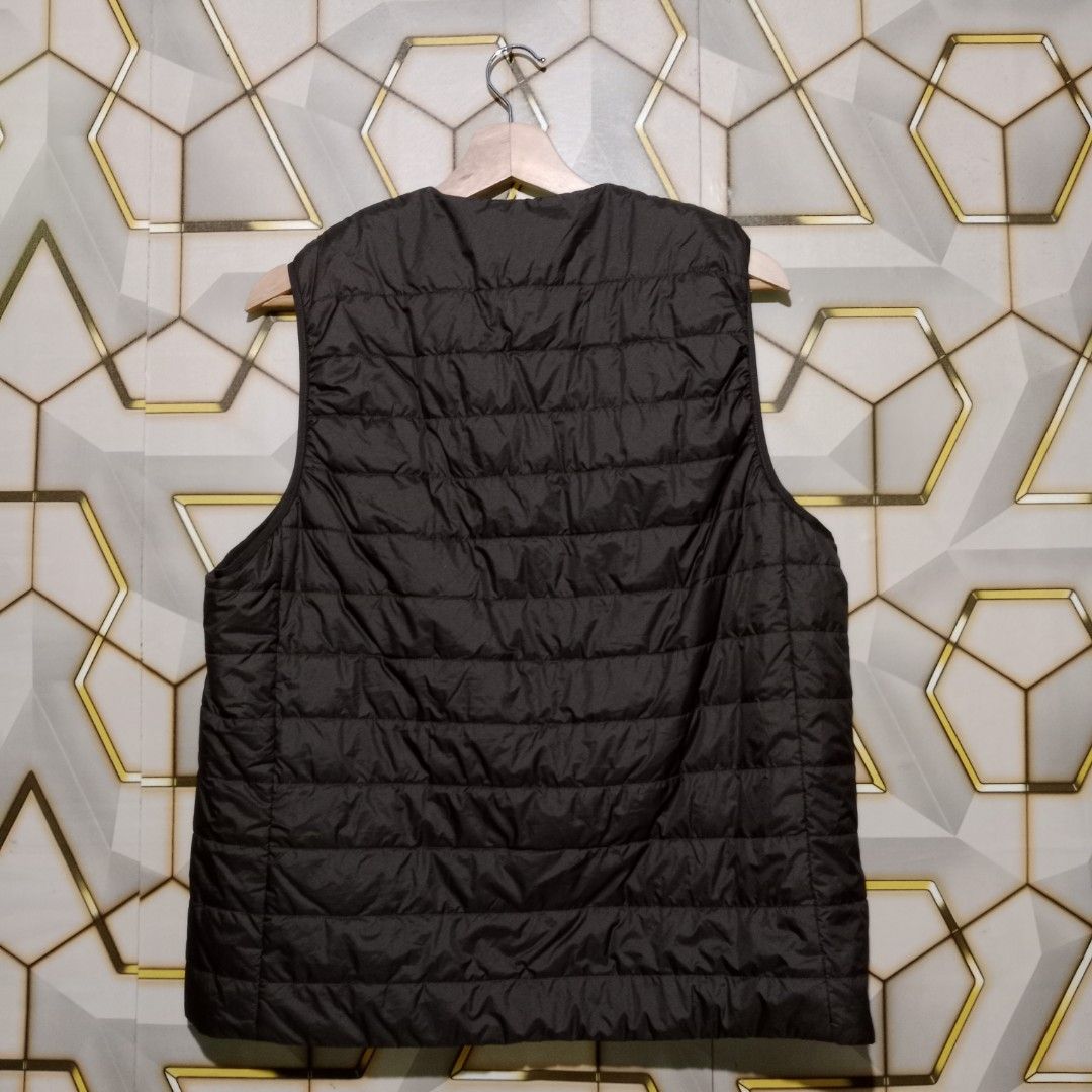 Uniqlo Warm Padded Vest (Category: Vests) located in Tagaytay City. Submitted by joyjavier1230 (Listing ID 1465169275, Image 2). Description: Uniqlo Warm Padded Vest in excellent condition no issues 9.5/10 color rate (dark choco brown) large on tag width:21" length 25.5" 280+shipping fee location: Tagaytay shipping via jnt mop: gcash DM to purchase 📩📩📩.