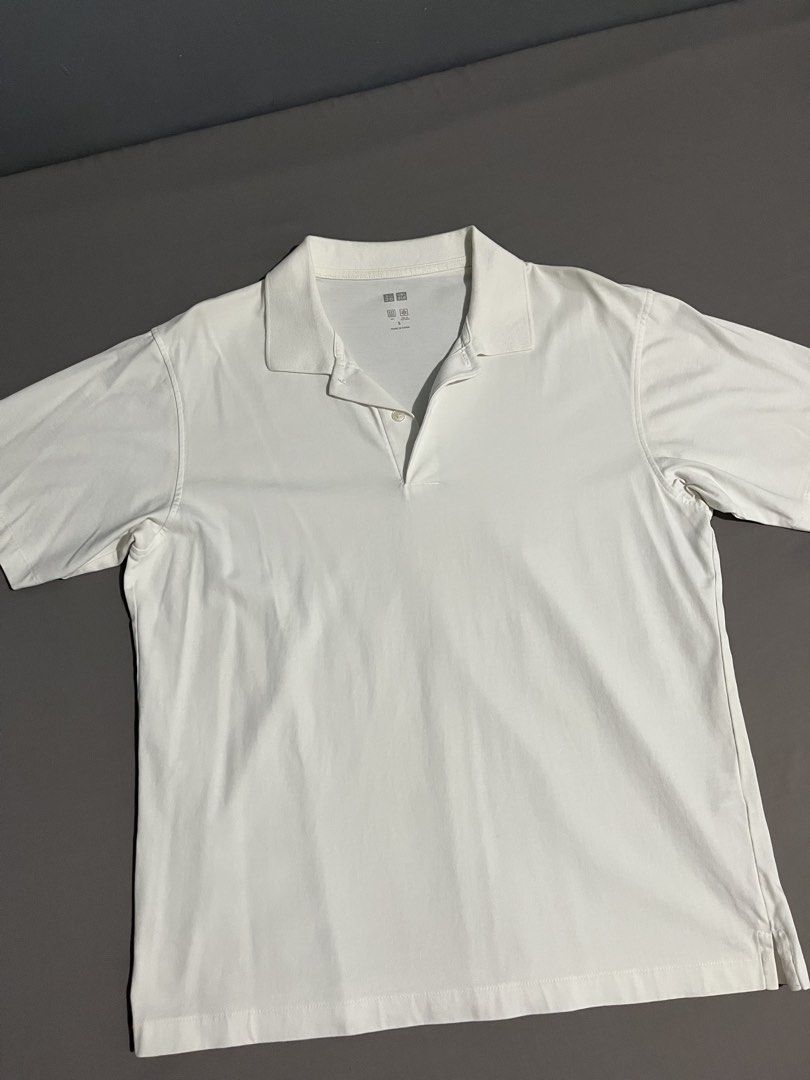 Uniqlo Airism Cotton Short Sleeve Polo Shirt (White) (Category: Tshirts & Polo Shirts ) located in Taguig. Submitted by csthejustin (Listing ID 1465158111, Image 1). Description: - Size: Small - Features: Uniqlo Dry technology and Cool to touch fabric - Versatility: Perfect for casual days or office wear, easily matched with jeans, shorts, or trousers *Also available in Olive Green. Check out my profile for other Uniqlo pieces. .
