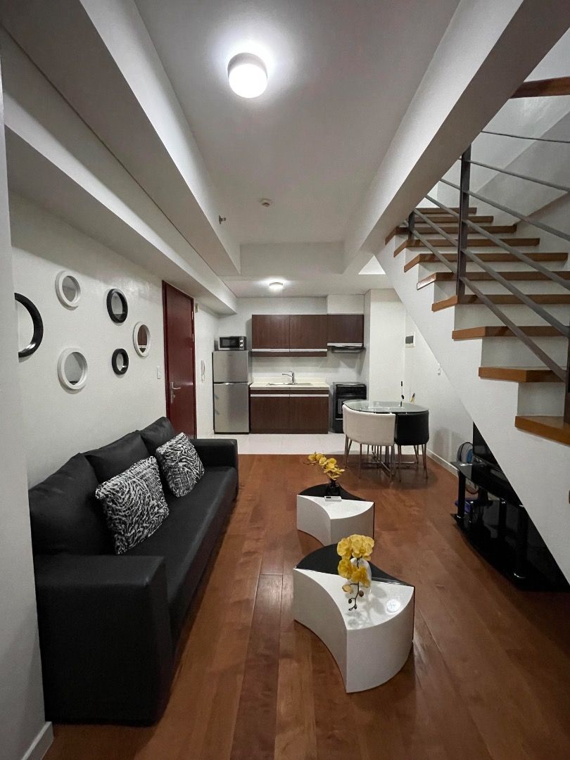 Unit 12J, Eton Residences Greenbelt (Category: Apartments & Condos) located in Quezon City. Submitted by jmpgutierrez (Listing ID 1464979648, Image 2). Description: For sale: Unit 12J, Eton Residences Greenbelt Floor area: 47.78 sqm 1 BR Loft Never been occupied Facing east Fully furnished Titled Direct Asking price: PHP 11,500,000 http://www.pgr.com.ph/residential-1/2016/7/13/unit-12j-eton-residences-greenbelt -- Jose Mari Pangandian Gutierrez P