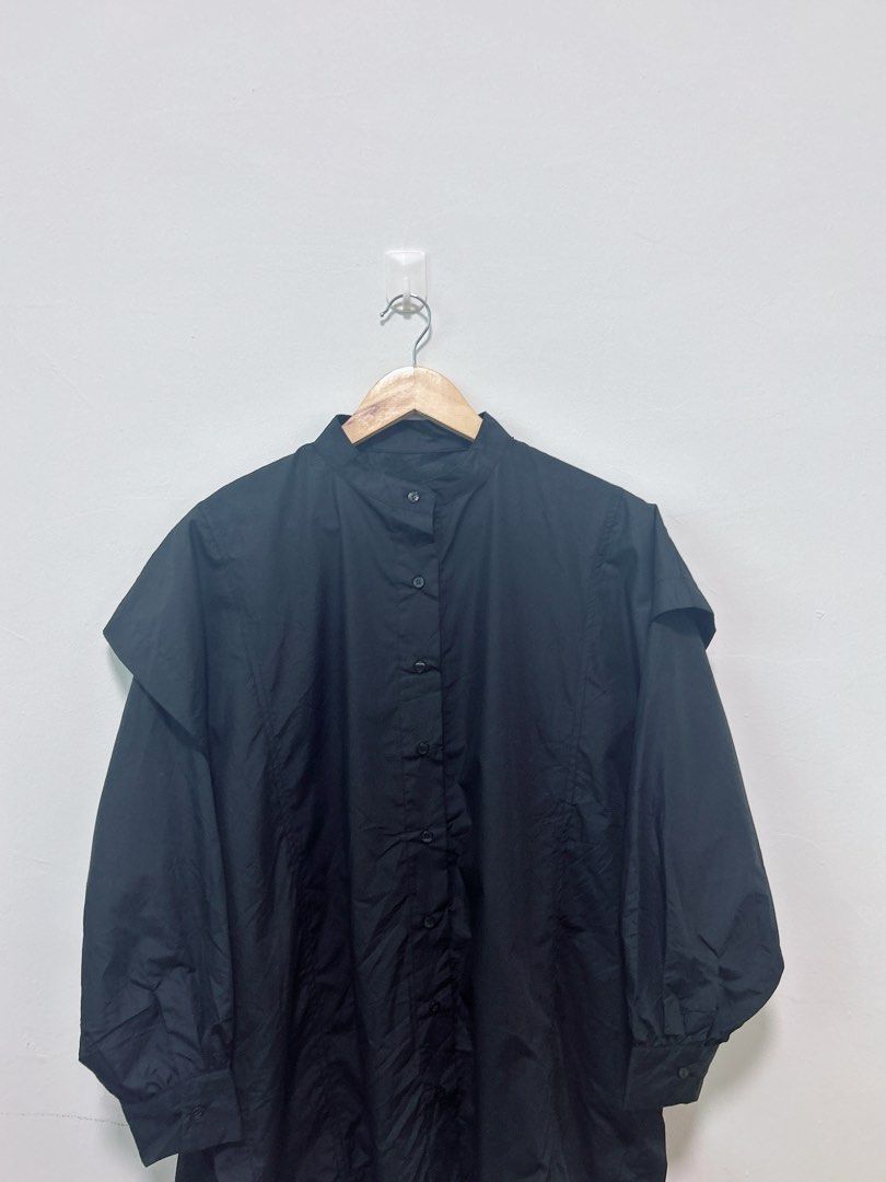 Unknown (M) ~ Solid black capped shoulder full button blouse👍👍👍 (Category: Blouses) located in Kota Kinabalu. Submitted by planetforshopper (Listing ID 1465068949, Image 2). Description: SILA BACA DETAILS SBLM BUAT PEMBELIAN‼️ 👇🏻👇🏻👇🏻👇🏻👇🏻👇🏻 Pembelian 3 items & keatas, fr3 shppng to ss&sm👌pstge frm ss. 🪢 **Kalau nak manual measurements in inch blh req👌 SIZE TAG: M. MATERIAL: Premium cotton keras mixed polyester 👍 comfy, sgt seles