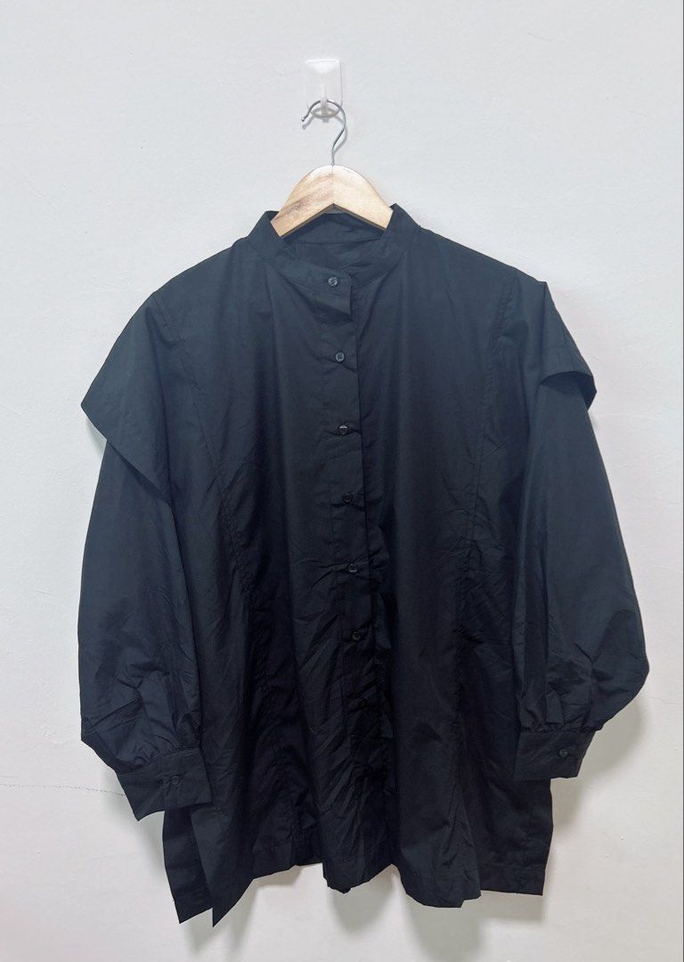 Unknown (M) ~ Solid black capped shoulder full button blouse👍👍👍 (Category: Blouses) located in Kota Kinabalu. Submitted by planetforshopper (Listing ID 1465068949, Image 1). Description: SILA BACA DETAILS SBLM BUAT PEMBELIAN‼️ 👇🏻👇🏻👇🏻👇🏻👇🏻👇🏻 Pembelian 3 items & keatas, fr3 shppng to ss&sm👌pstge frm ss. 🪢 **Kalau nak manual measurements in inch blh req👌 SIZE TAG: M. MATERIAL: Premium cotton keras mixed polyester 👍 comfy, sgt seles