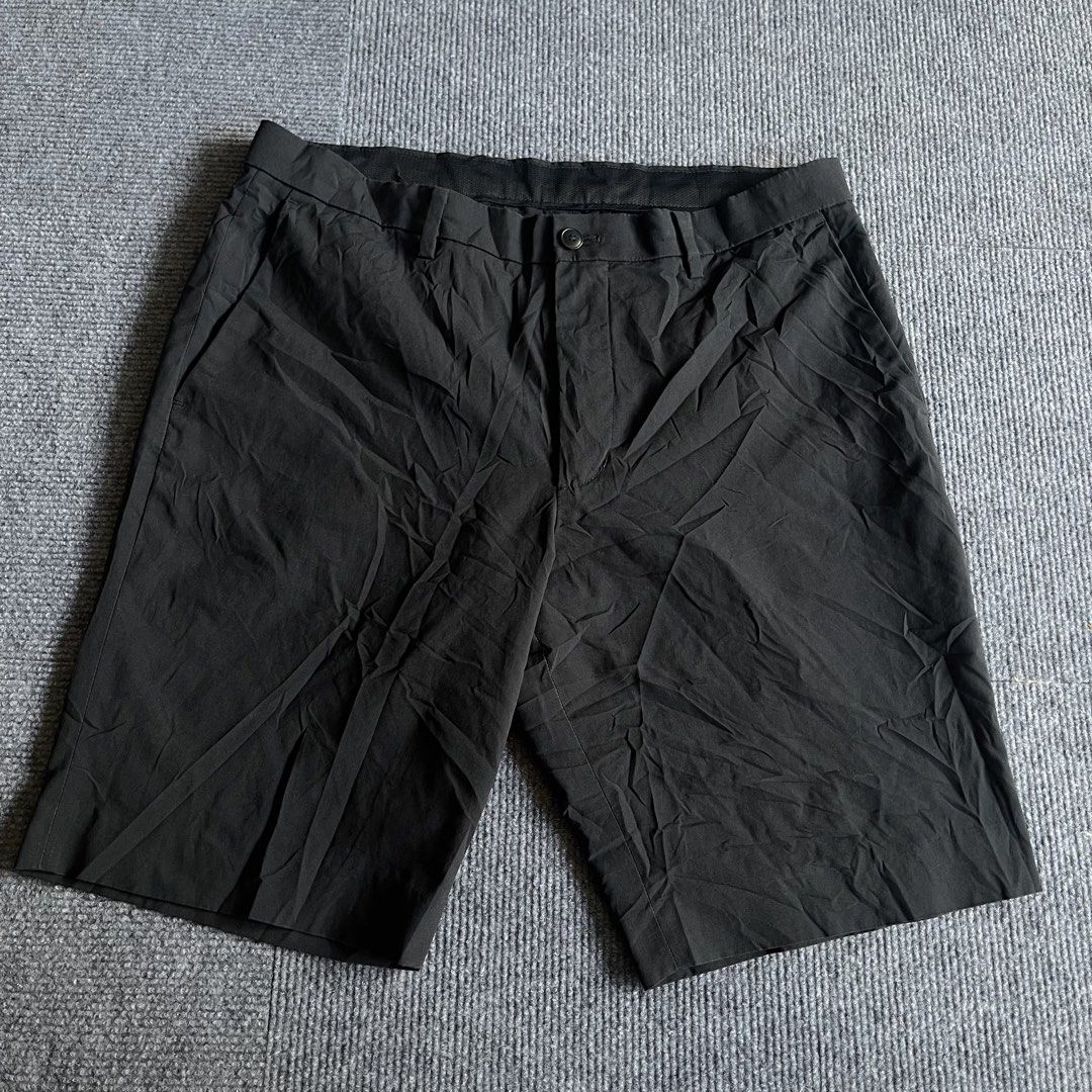 Unqilo size 32 medium (Category: Chinos) located in Butuan. Submitted by cgsayas20083001 (Listing ID 1465092642, Image 2). Description: Good as brand new.