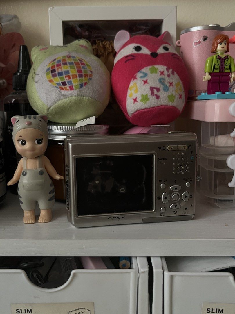 UNTESTED SONY DIGI CAMERA | samsung kodak olympus canon nikon (Category: Cameras) located in Quezon City. Submitted by katrine28742829 (Listing ID 1465114856, Image 2). Description: Issue: lcd lang po (as seen sa pic) Other parts: no issue, makinis pa body.
