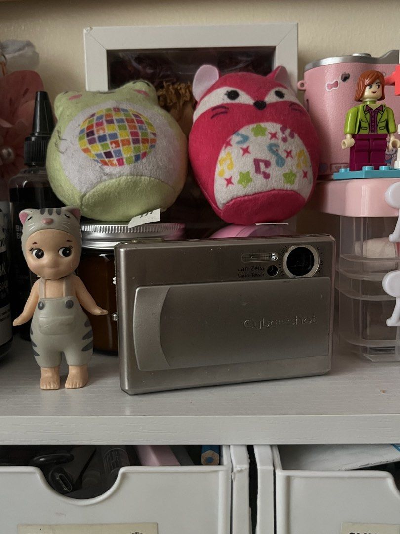 UNTESTED SONY DIGI CAMERA | samsung kodak olympus canon nikon (Category: Cameras) located in Quezon City. Submitted by katrine28742829 (Listing ID 1465114856, Image 1). Description: Issue: lcd lang po (as seen sa pic) Other parts: no issue, makinis pa body.