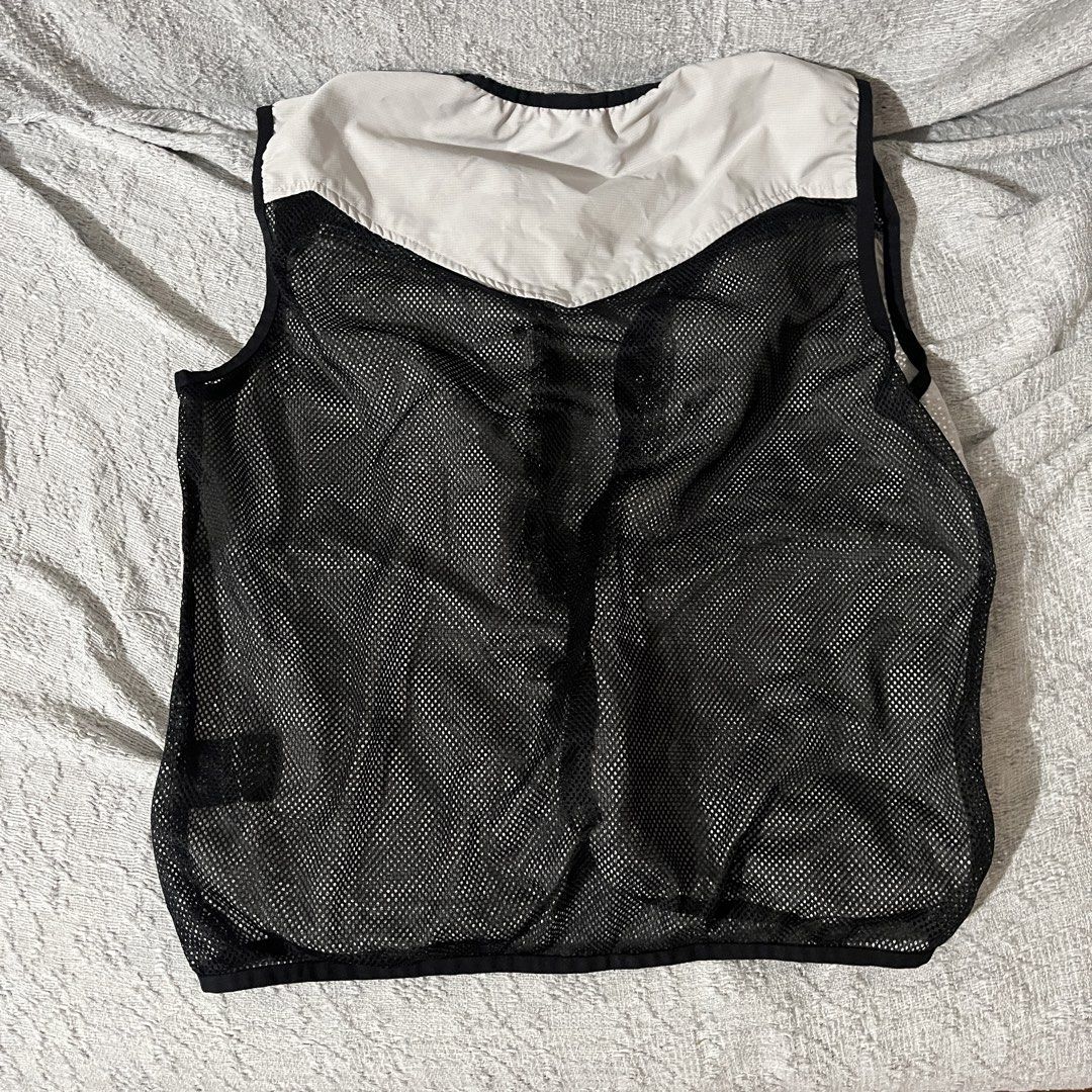 Utility Vest (Category: Vests) located in Mandaluyong City. Submitted by sza.sells (Listing ID 1464995949, Image 2). Description: .