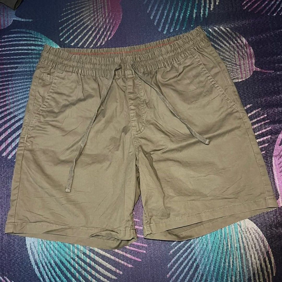 Vans Elastic Waist Shorts (Category: Shorts) located in Sindangan. Submitted by waterbop (Listing ID 1464977885, Image 2). Description: Vans Elastic Waist Shorts – Khaki 750 + SF as new condition 100/10 color rate no issue 32W 19L LOC ZAMBOANGA DEL NORTE.