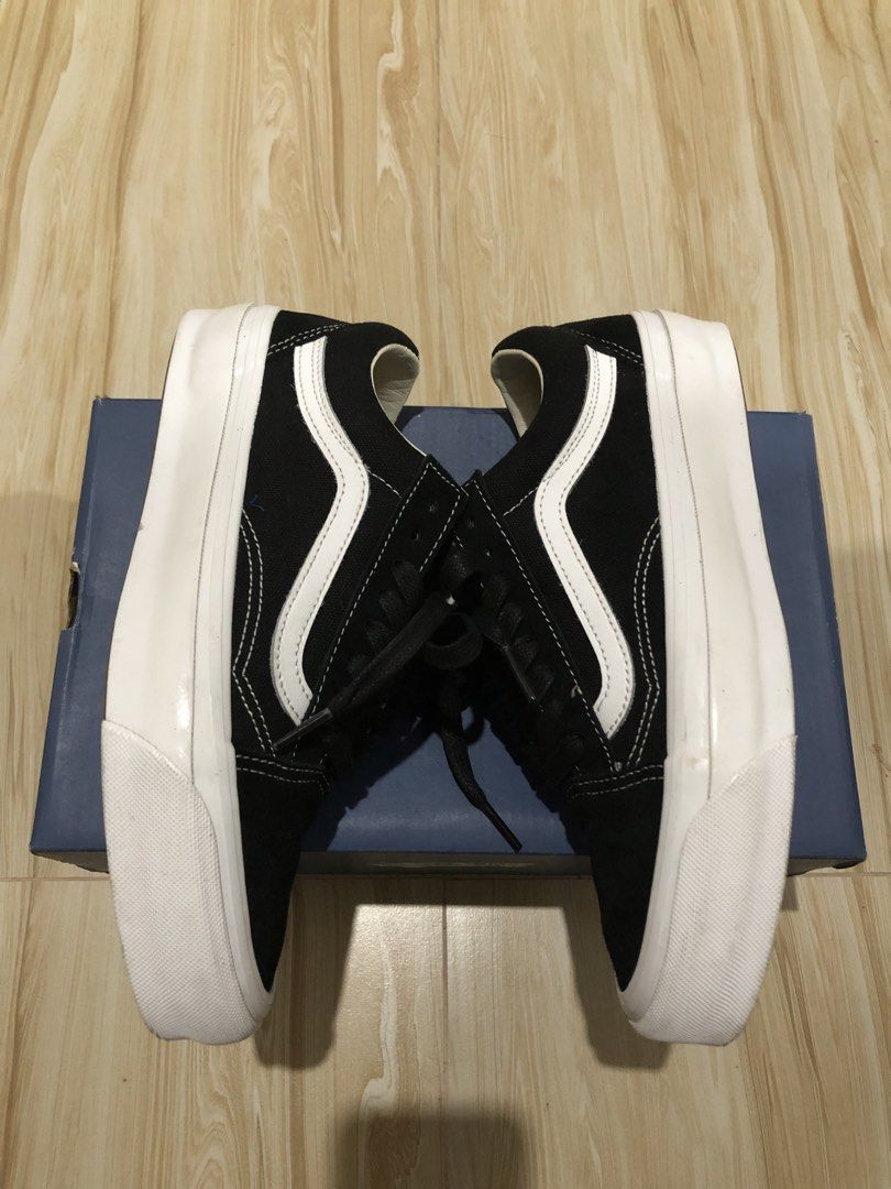 Vans OS Premium (Category: Sneakers) located in Pozorrubio. Submitted by iy4dikz (Listing ID 1465123040, Image 2). Description: For Sale! Vans OS Premium Size 6.5men 8women 24.5cm Used Orig w/ Box Free na black waxed laces Excellent Condition ₱2500 + SF Location 📍Pangasinan.