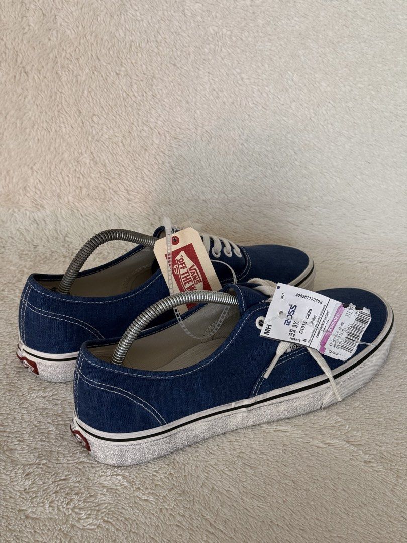 Vans (Royal Blue) (Category: Casual Shoes) located in Imus. Submitted by crisologoivan (Listing ID 1465014030, Image 3). Description: Brandnew Condition Pair only Padala from States 2,200 php shipped via J&T.