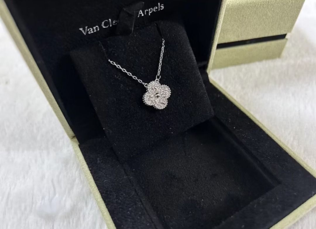 vcaa alhambra necklace (Category: Necklaces) located in Quezon City. Submitted by lux.finds (Listing ID 1465019908, Image 1). Description: .