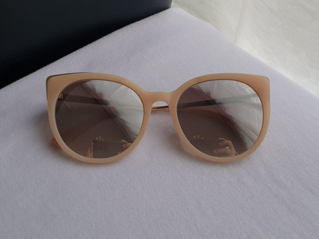 Vedi Vero Butterfly Shaped Sunglasses (Category: Sunglasses & Eyewear) located in Quezon City. Submitted by WasalakTwo (Listing ID 1465155355, Image 3). Description: Bought in Korea High quality Goodcondition Clean and presentable Open for delivery nationwide.