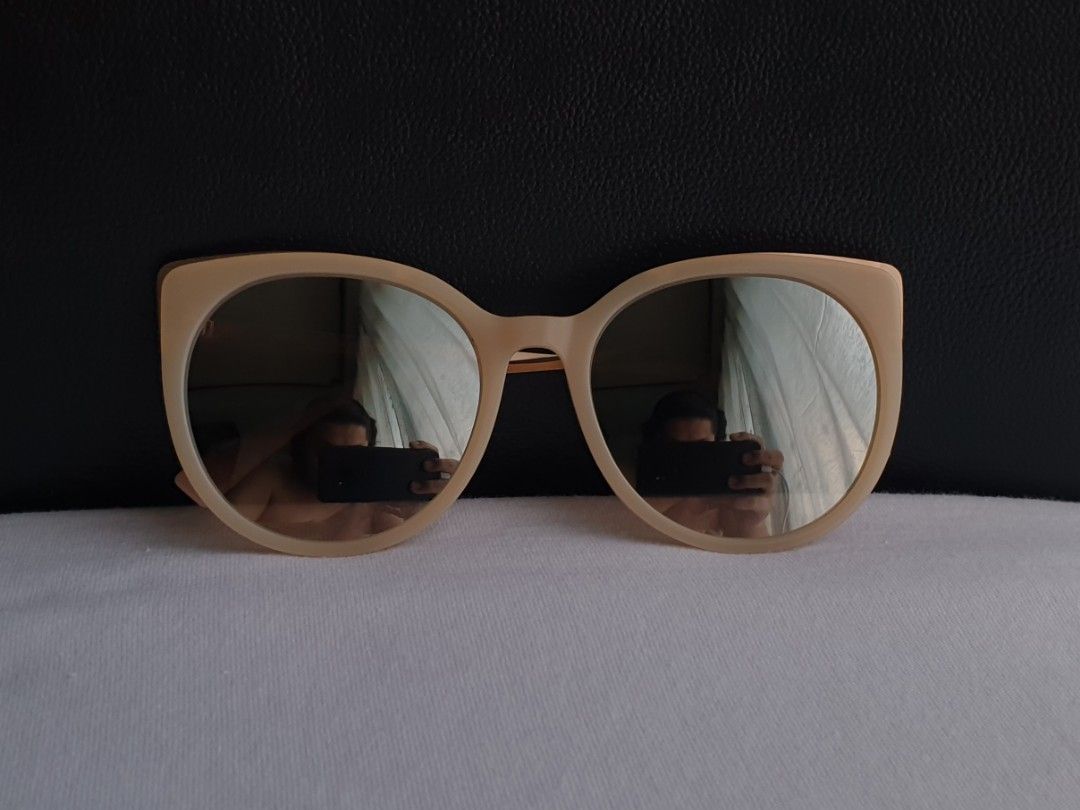 Vedi Vero Butterfly Shaped Sunglasses (Category: Sunglasses & Eyewear) located in Quezon City. Submitted by WasalakTwo (Listing ID 1465155355, Image 1). Description: Bought in Korea High quality Goodcondition Clean and presentable Open for delivery nationwide.