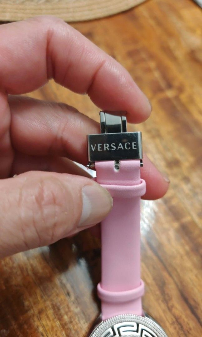 Versace 67q watch (Category: Luxury Watches) located in Pasig City. Submitted by periwinklepeach (Listing ID 1464981518, Image 2). Description: original working.