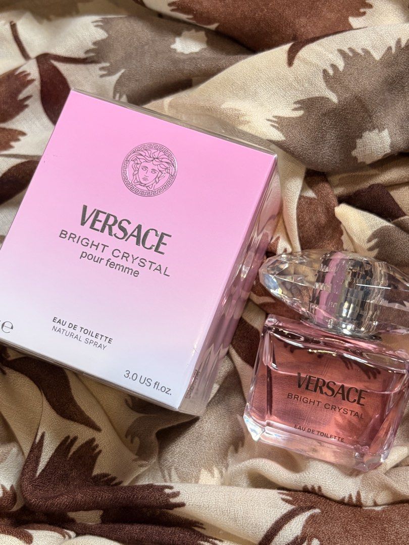 VERSACE BRIGHT CRYSTAL (Category: Fragrance & Deodorants) located in Pasig City. Submitted by hanzomar24 (Listing ID 1465163315, Image 1). Description: Original authentic Nag spray lang ako once lang .