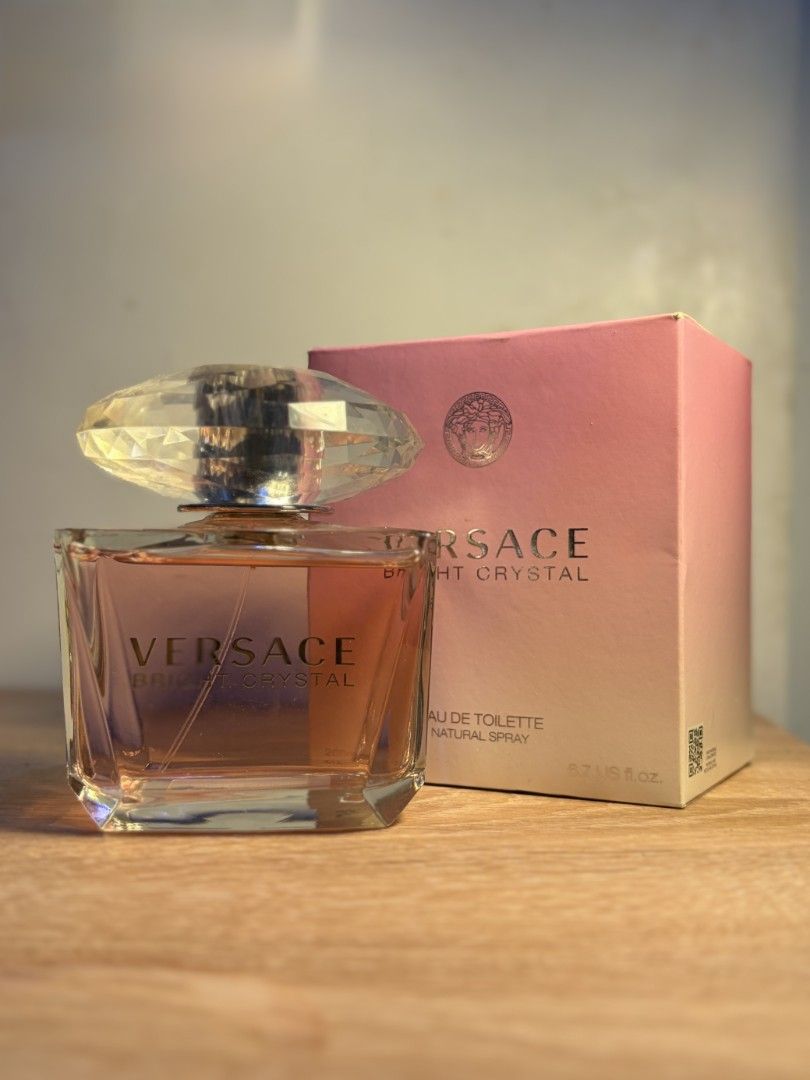 Versace Bright Crystal 200ml Big Bottle (Category: Fragrance & Deodorants) located in Abucay. Submitted by madamvcloset (Listing ID 1465011677, Image 2). Description: 200ml super dami authentic 100%.
