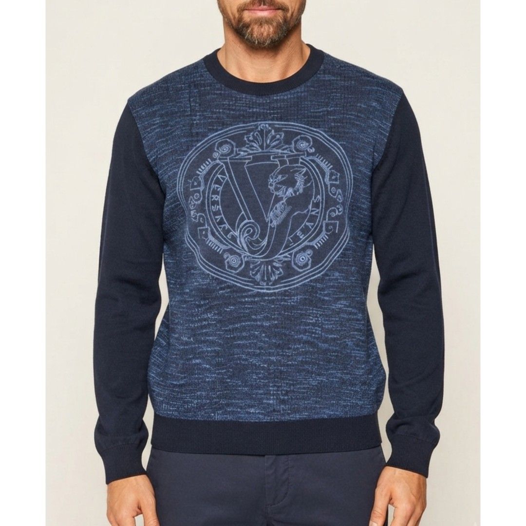Versace Jeans Sweatshirt Jacket sweater pullover men's (Category: Coats, Jackets and Outerwear) located in Quezon City. Submitted by rosepam (Listing ID 1465079767, Image 1). Description: Versace Jeans (mid 2010s diffusion line) Logo Crewneck Sweatshirt Size on tag: M *sticky lang yung wash tag (nagkadikit dikit) FIX PRICE Measurements posted for reference Wash before wearing (stored item).