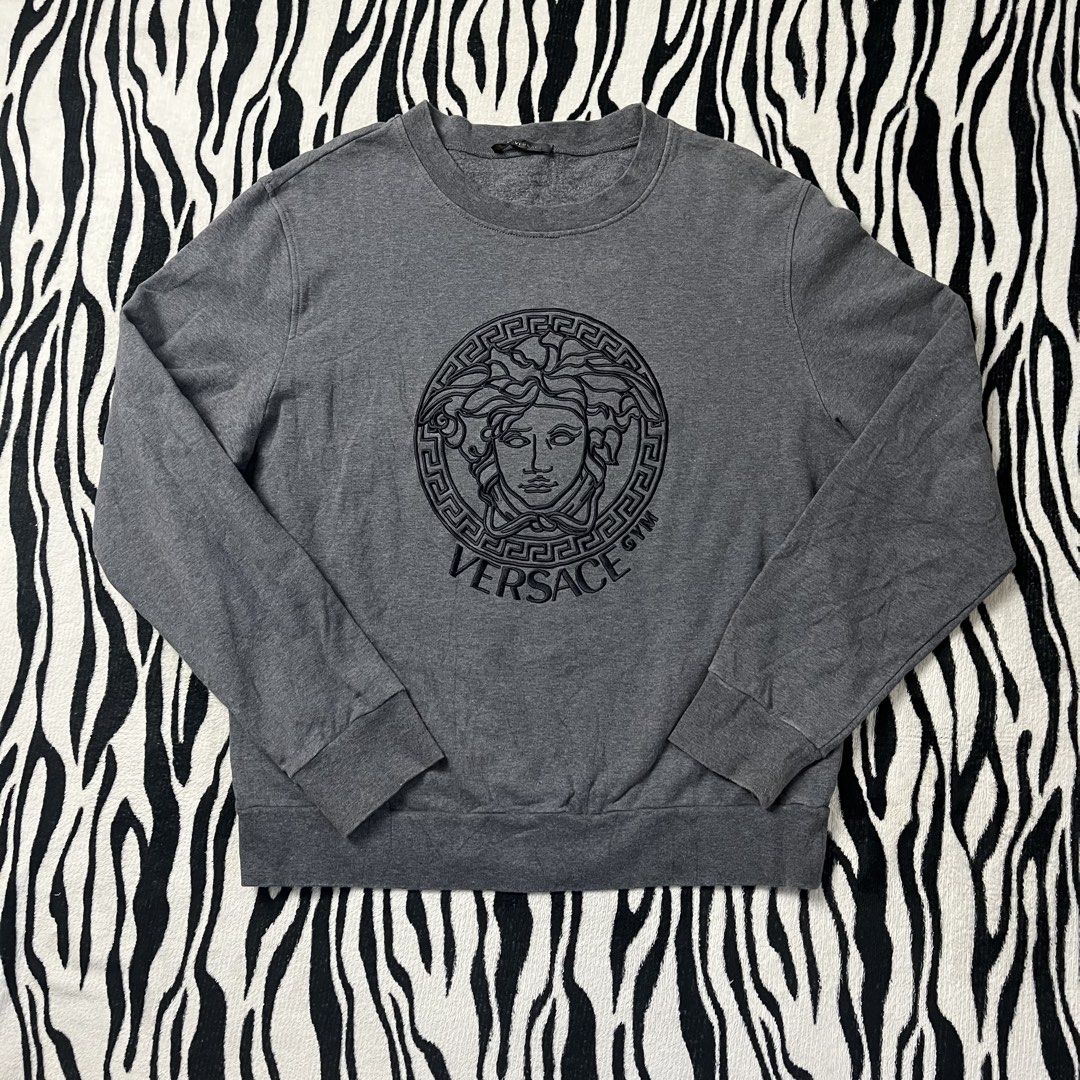 Versace medusa gym (Category: Hoodies) located in Manila. Submitted by royaldripmanila (Listing ID 1465043227, Image 1). Description: No issue W22 L25.5.