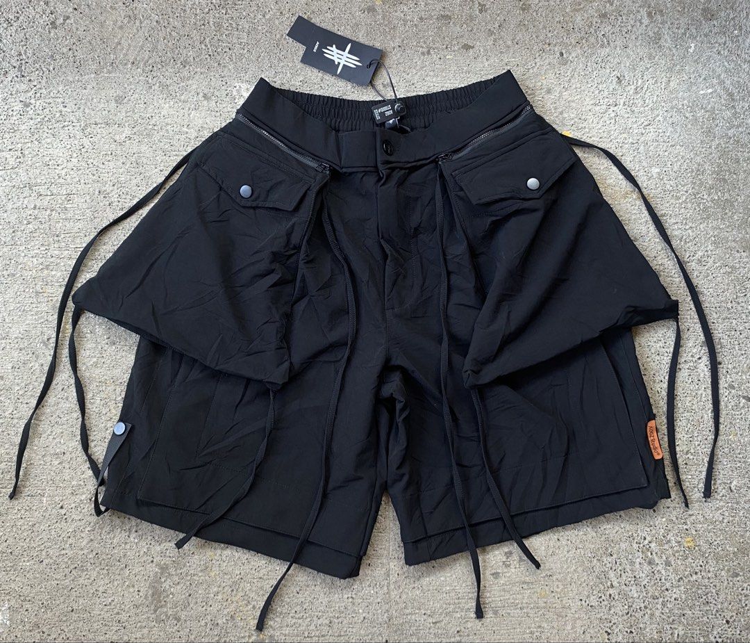 Versatile Detachable Pocket Cargo Shorts (Category: Shorts) located in Kalibo. Submitted by bryaninosa20819 (Listing ID 1465016905, Image 1). Description: Versatile Detachable Pocket Cargo Shorts Dimes : 28-32x21 Brand New Excellent Condition Color Rate 10 No Issue 📩📩📩📩.