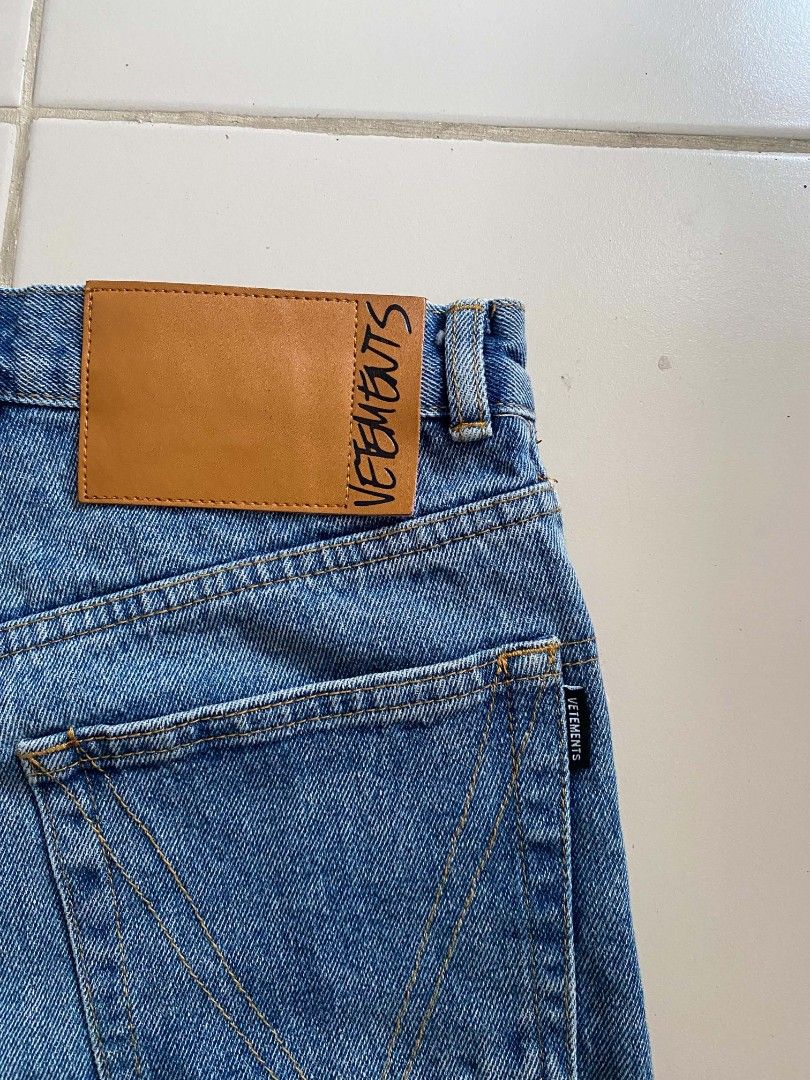 VETEMENTS (Category: Shorts) located in Alburquerque. Submitted by nashper (Listing ID 1465002087, Image 3). Description: NON ISSUE.