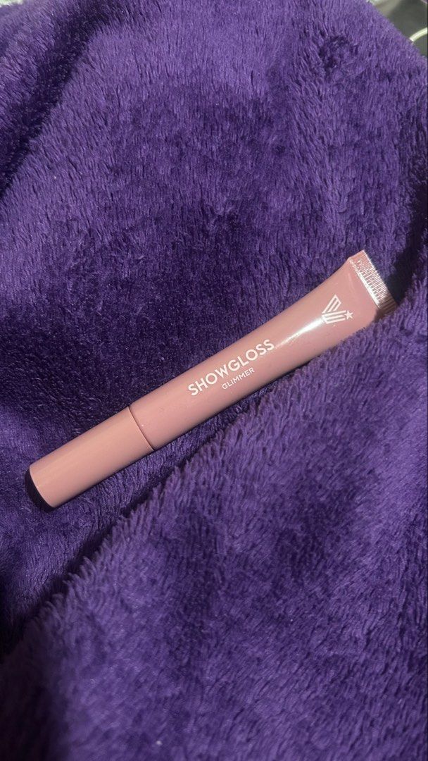 vice cosmetics showgloss glimmer (shade) (Category: Makeup) located in Manila. Submitted by hirunlody (Listing ID 1465037122, Image 1). Description: used it 2x but di ko nagustuhan .