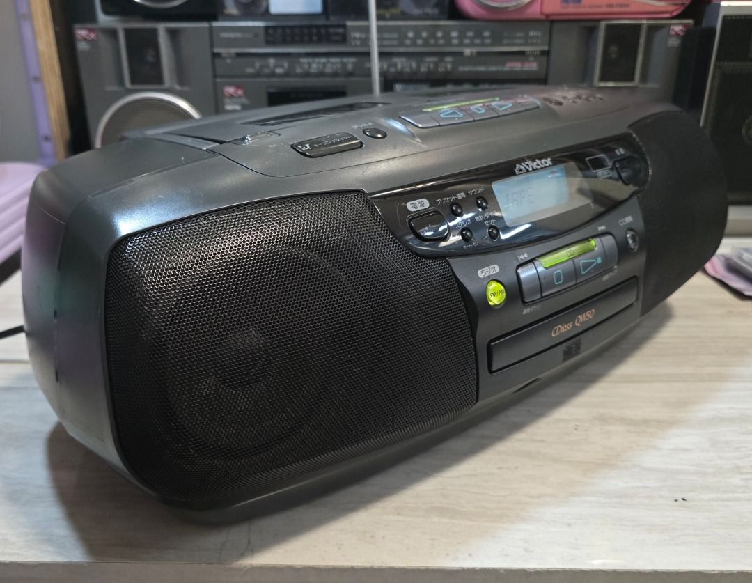 Victor RC - QW50 (Category: Portable Music Players) located in Manila. Submitted by bryanpotpot18 (Listing ID 1465001060, Image 3). Description: Victor RC - QW50 Radio AM/FM working Tape working 100volts Cd not working.
