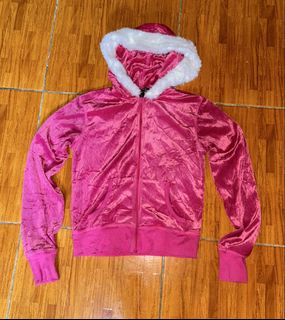 (Category: ) located in . Submitted by swoosh_thrifts (Listing ID 1465016565, Image 1). Description: .