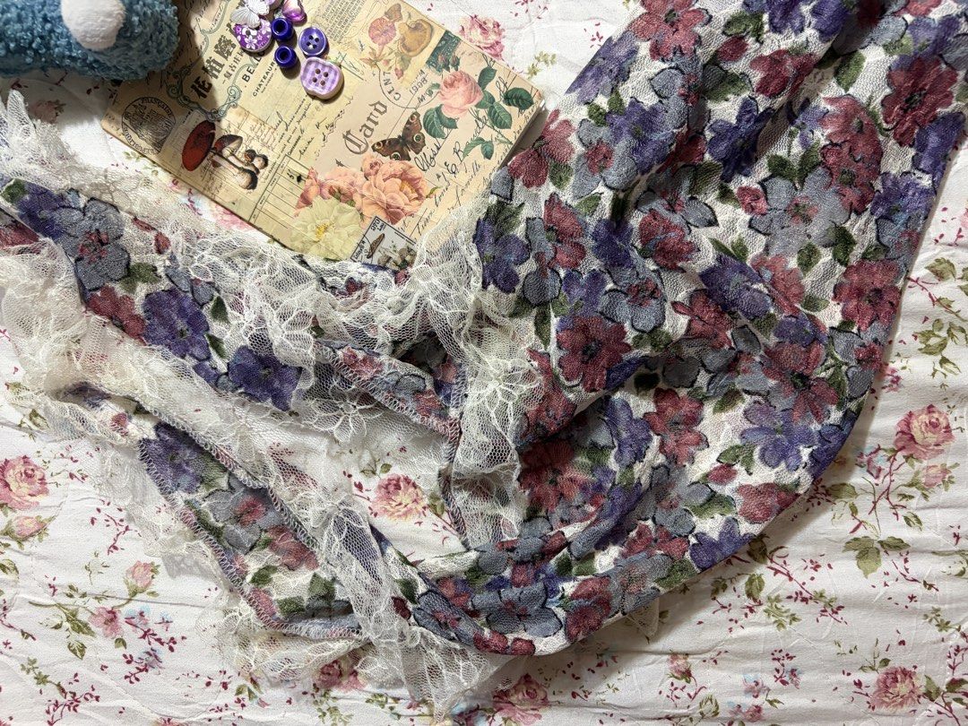 Vintage Floral Lace Scarf (Category: Body Jewelry) located in Muntinlupa City. Submitted by herellas0504 (Listing ID 1465112255, Image 2). Description: Vintage Floral Lace Scarf Mine: 80 | Lock: 120 ————————————- pretty so much! no issue.