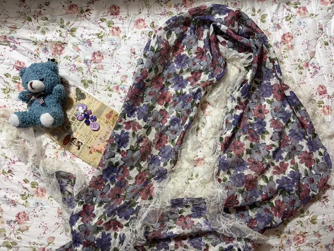 Vintage Floral Lace Scarf (Category: Body Jewelry) located in Muntinlupa City. Submitted by herellas0504 (Listing ID 1465112255, Image 3). Description: Vintage Floral Lace Scarf Mine: 80 | Lock: 120 ————————————- pretty so much! no issue.
