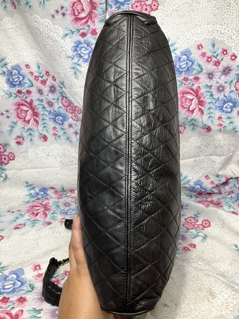 VINTAGE LEATHER BAG (Category: Shoulder Bags) located in General Mariano Alvarez. Submitted by adonid (Listing ID 1464990937, Image 3). Description: VINTAGE LEATHER BAG GOOD CONDITION NORMAL SIGN OF USAGE ONLY.
