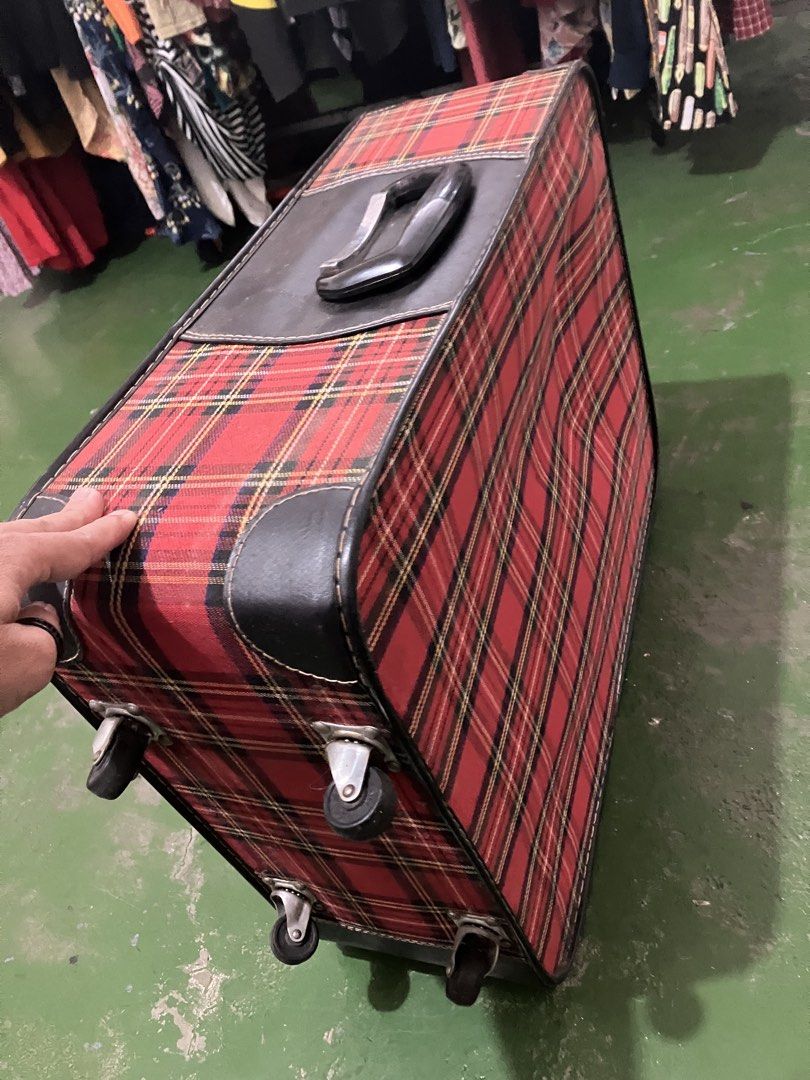 Vintage luggage (Category: Luggage) located in Angeles City. Submitted by jnwsurplus (Listing ID 1464977974, Image 2). Description: Plss see pictures Color vary due of light .