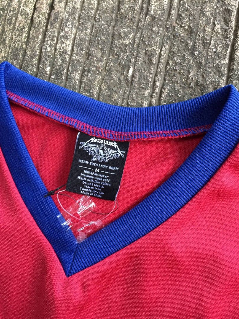 Vintage Metallica Jersey (Category: Coats, Jackets and Outerwear) located in Calamba. Submitted by mysticcat-5ccee5 (Listing ID 1465052102, Image 3). Description: 📌Metallica Hardwide Hockey Jersey Size Medium Dimes 📏 Length:30 Width:22 Excellent Condition 8.5/10 Cr 1 lint only 💸4999 OBO.