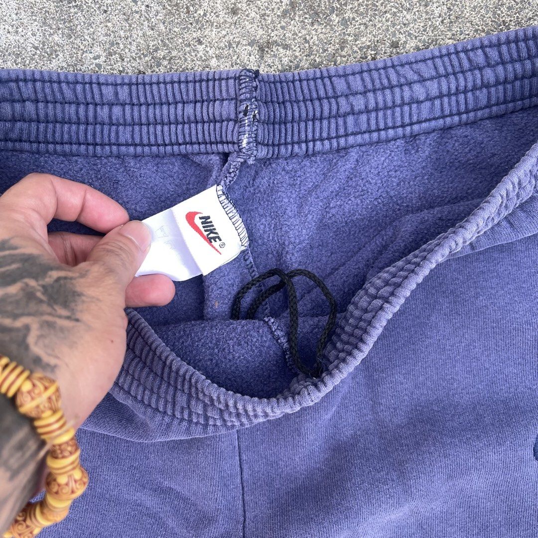 VINTAGE NIKE (Category: Joggers) located in Manila. Submitted by lycheee13 (Listing ID 1465045879, Image 3). Description: MAY PUNIT SA BANDANG PWET .