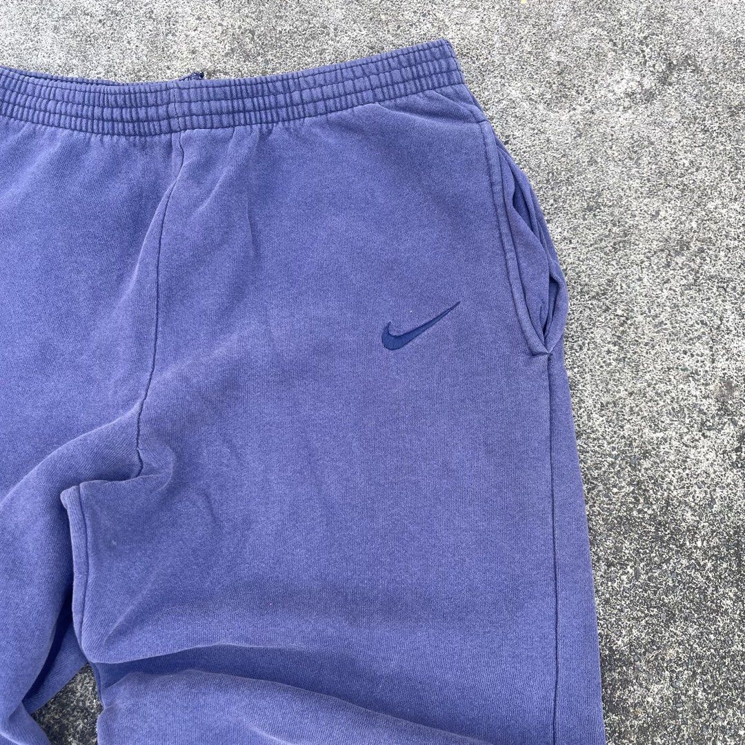 VINTAGE NIKE (Category: Joggers) located in Manila. Submitted by lycheee13 (Listing ID 1465045879, Image 2). Description: MAY PUNIT SA BANDANG PWET .