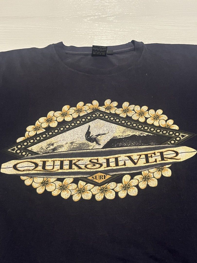 Vintage quicksilver graphic tee (Category: Tshirts & Polo Shirts ) located in Las Pinas. Submitted by 5.1.5kurono (Listing ID 1465149017, Image 2). Description: Available ✅ Vintage Quicksilver Tee ₱800 • width: 20 • length: 26 Issue: • crack print • loose stitch 📍 las piñas, ph • j&t / lalamove 📦 • sf shouldered by buyer • gcash only 💸 (payment first) color may vary due to lighting all items are thrifted please manage your expectations.